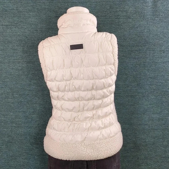 Calvin Klein Performance Sherpa Puffer Vest - Picture 6 of 17